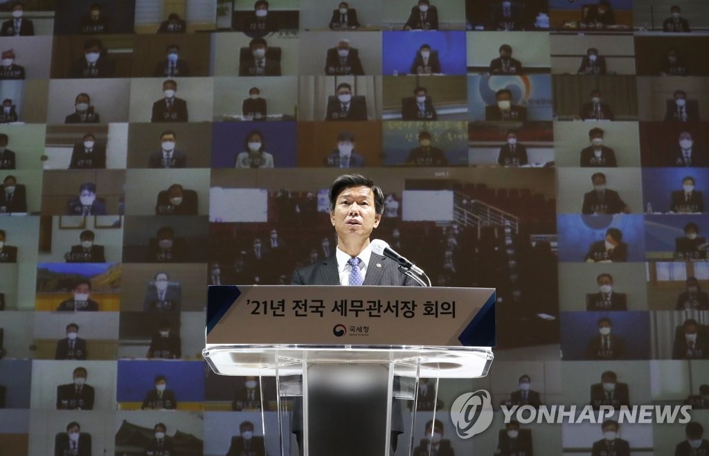 전국 세무관서장 회의에서 발언하는 김대지 국세청장