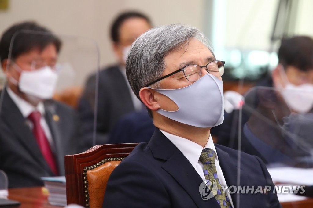 생각에 잠긴 최재형 감사원장