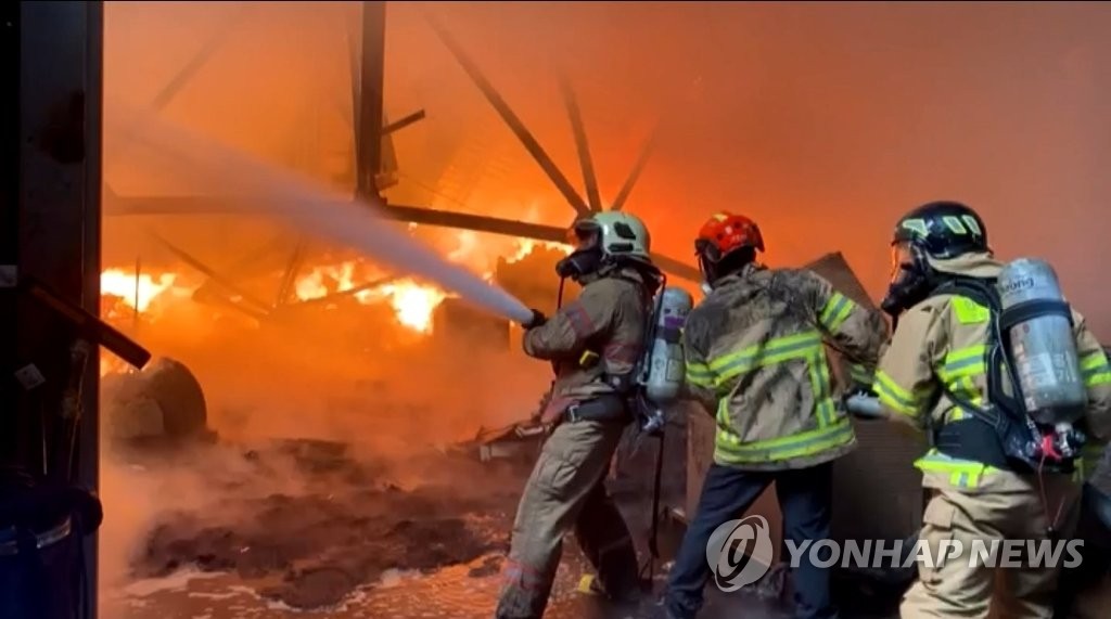 인천 만석동 가구공장서 불…대응 2단계