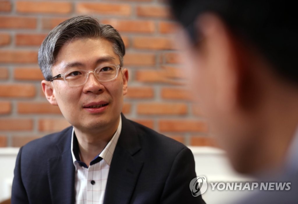 오신환 예비후보와의 정책대담에서 발언하는 조정훈 의원