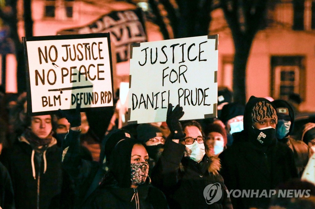 '흑인 체포 중 질식사' 연루 경찰 불기소 항의하는 미 시위대