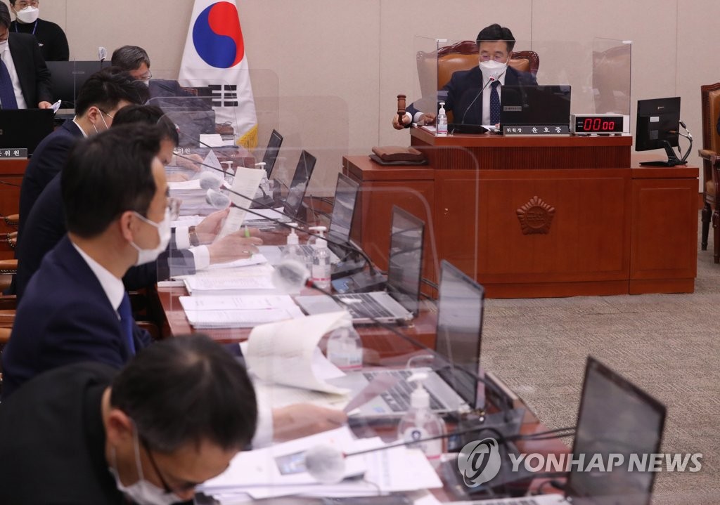 '의사면허 취소' 의료법 법사위 계류