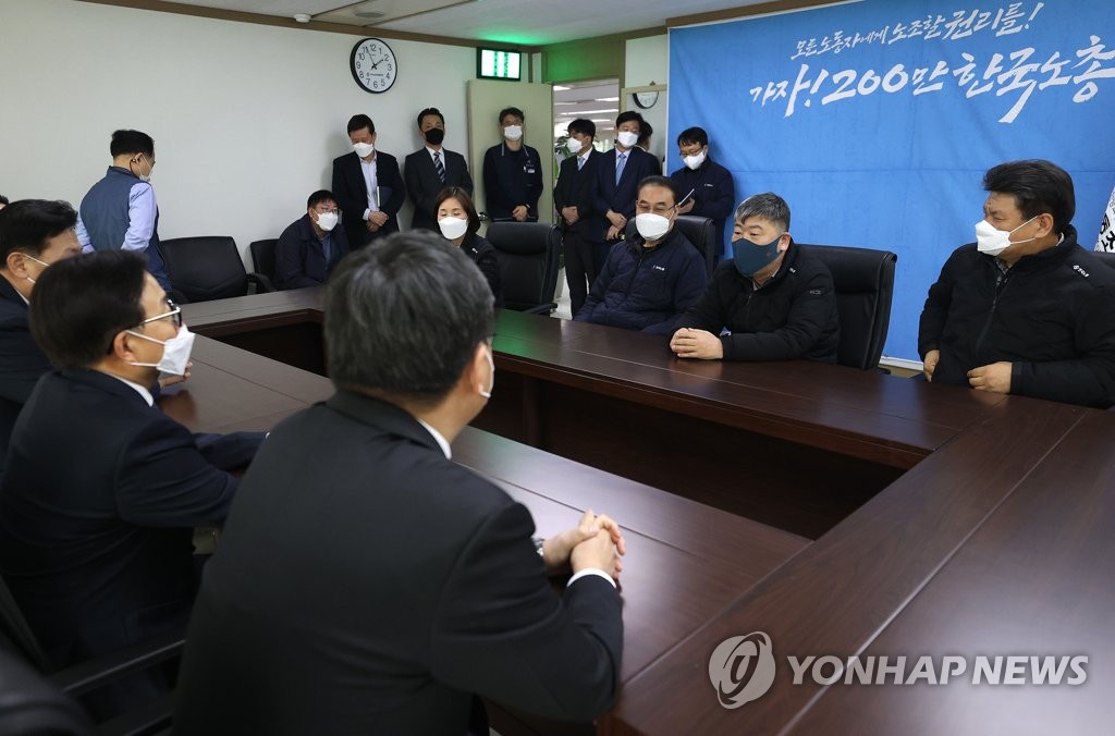 발언하는 김동명 한국노총 위원장