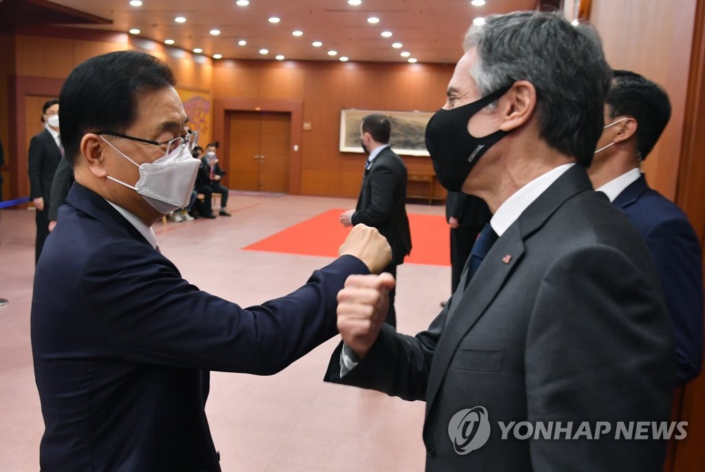 정의용ㆍ블링컨, 팔 부딪치며 동맹 확인