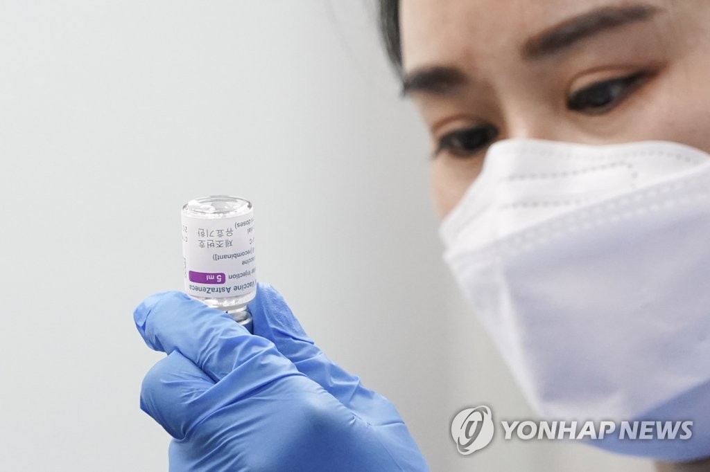 백신 준비하는 관계자