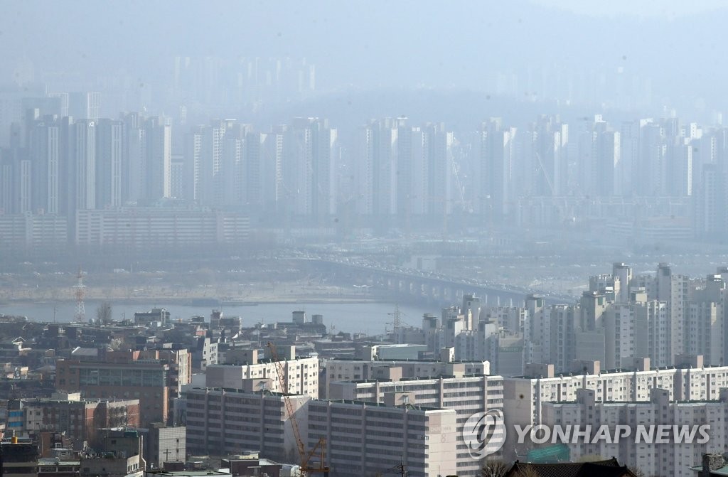 서울 남산에서 바라본 강남·강북 지역의 아파트 단지