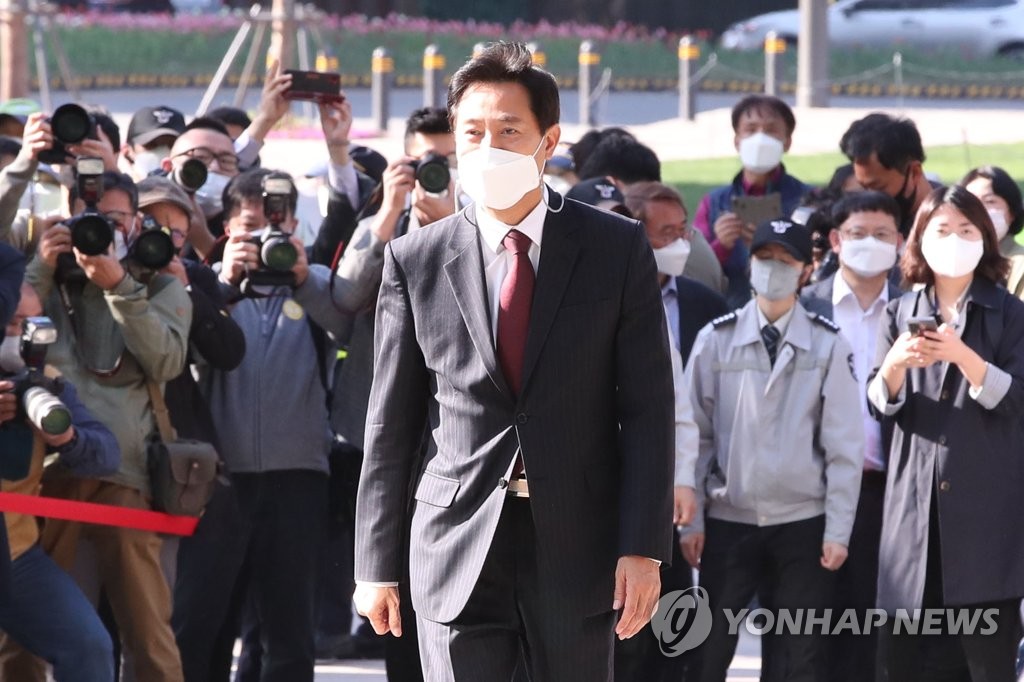 당선 후 첫 출근하는 오세훈 서울시장