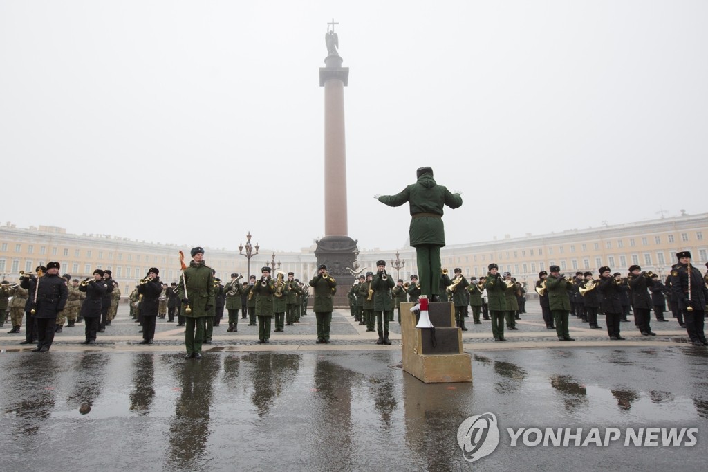 '전승 기념일' 한달 앞두고 리허설하는 러시아 군악대