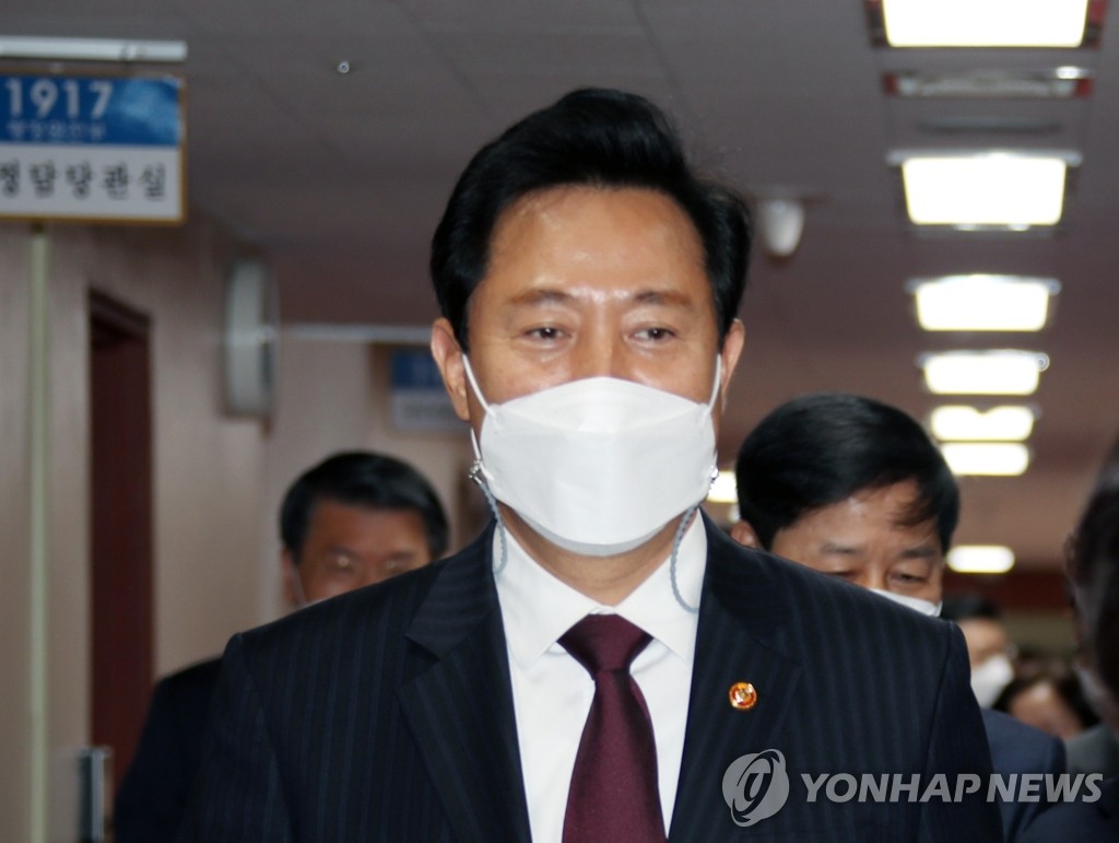 국무회의 참석하는 오세훈 서울시장