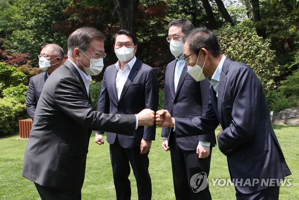 문 대통령, '4대 그룹 대표와 인사'