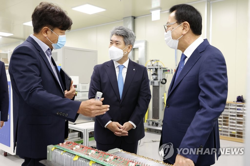윤종원 기업은행장, 친환경 소·부·장 기업 방문