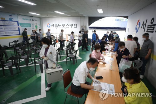 60~64세 AZ 백신 접종 시작