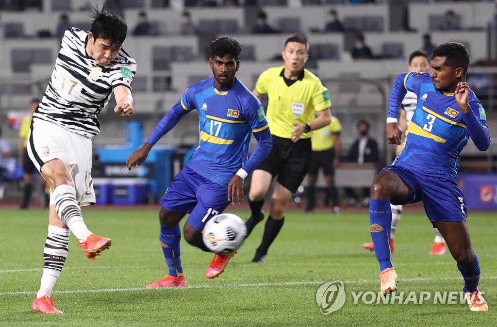 Song Min-kyu of South Korea (L) takes a shot against Sri Lanka during the teams' Group H match in the second round of the Asian qualification for the 2022 FIFA World Cup at Goyang Stadium in Goyang, Gyeonggi Province, on June 9, 2021. (Yonhap)