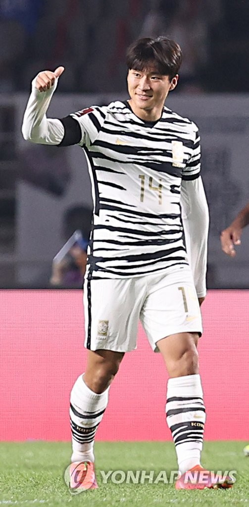 Jeong Sang-bin of South Korea gives a thumbs-up sign after scoring a goal against Sri Lanka during the teams' Group H match in the second round of the Asian qualification for the 2022 FIFA World Cup at Goyang Stadium in Goyang, Gyeonggi Province, on June 9, 2021. (Yonhap)