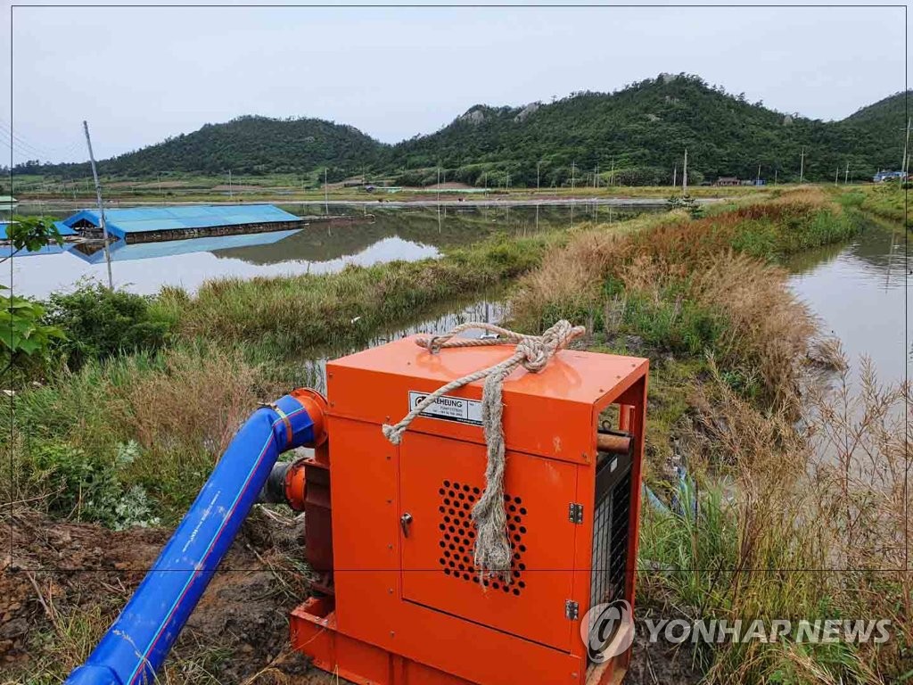 침수 천일염전 양수작업