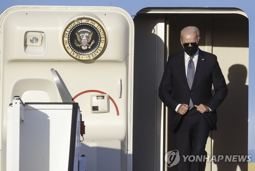 나토 정상회의 참석차 브뤼셀 도착한 바이든 미 대통령