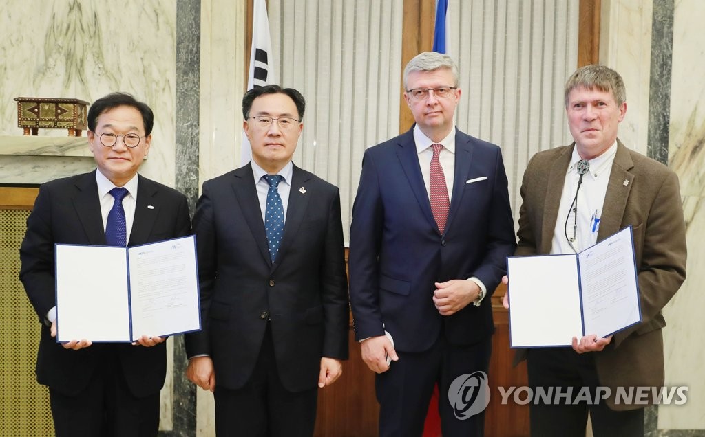 문승욱, 체코 총리 만나 "한국이 원전사업 최적의 파트너"