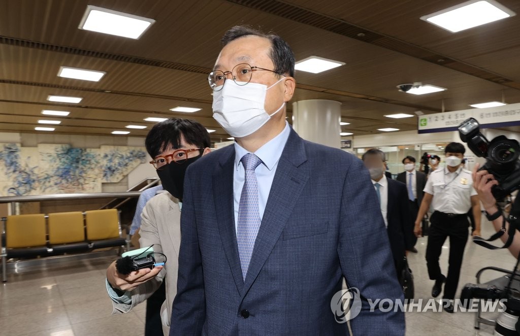'재판 개입' 항소심 재판 출석하는 임성근