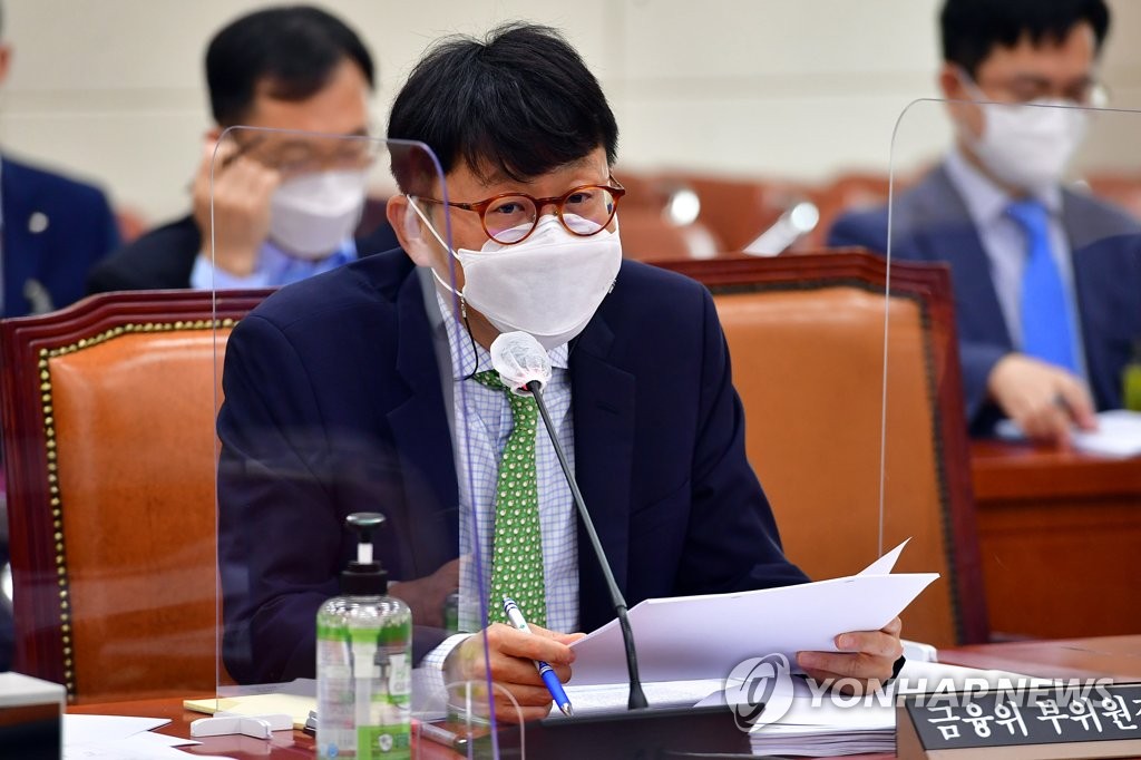 답변하는 도규상 금융위 부위원장
