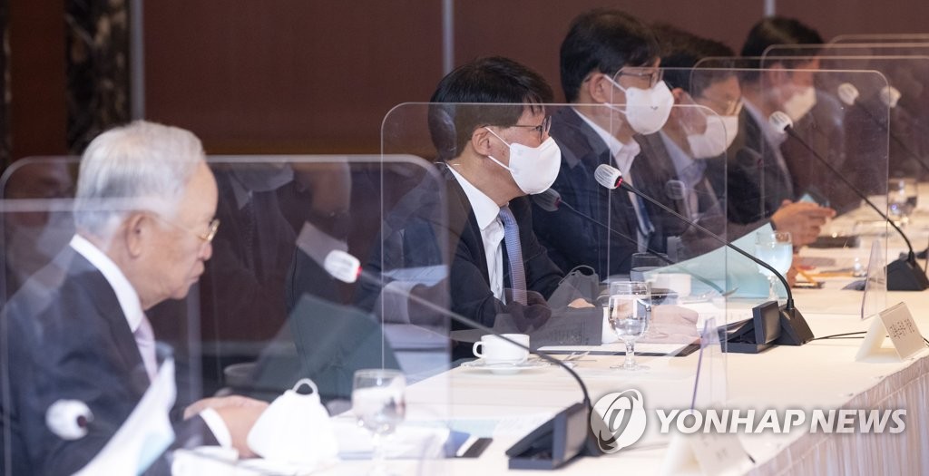 인사말하는 안경덕 장관