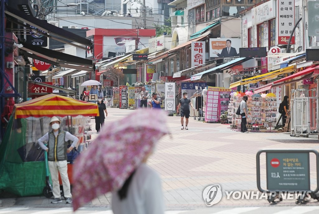 델타형 변이 확산 속 비교적 한산한 점심시간 홍대 상권