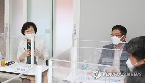 정영애 여가부 장관, 공동육아나눔터 현장 방문