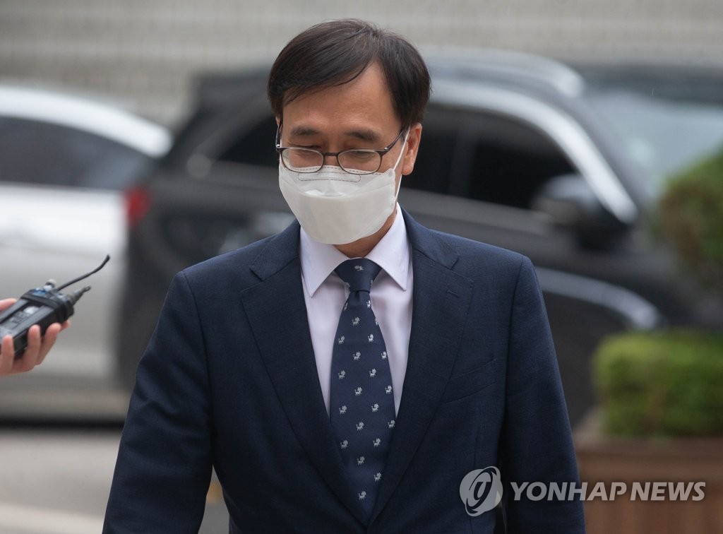 '독직폭행 혐의' 정진웅 차장검사 1심 결심 공판 출석