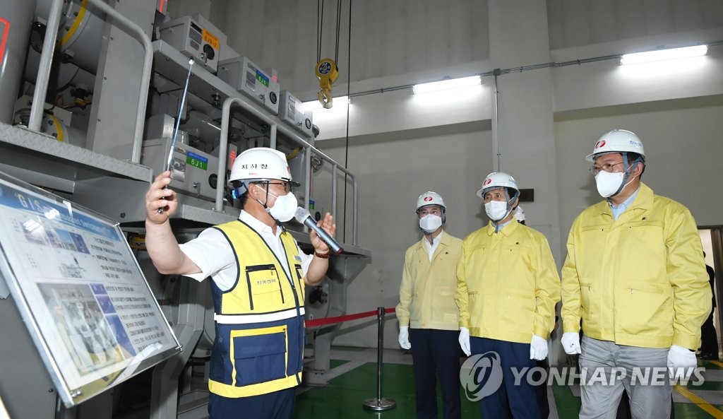 한전 신양재변전소 방문한 민주당 송영길 대표