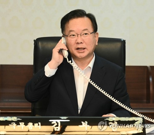 베트남 총리와 통화하는 김부겸 총리