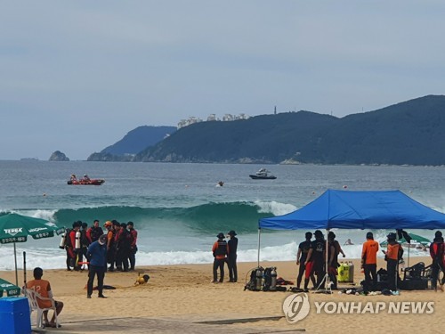 실종자 수색작업 여파…해운대해수욕장 입욕 통제