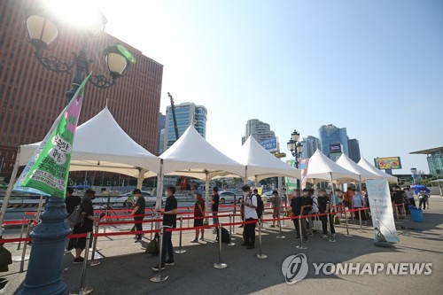 코로나19 신규확진자 1천365명, 3주째 네자릿수