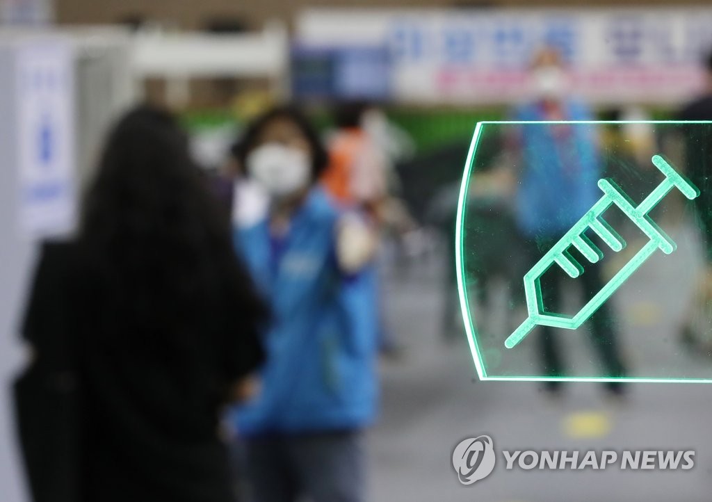 백신 1차접종 총 1천838만2천137명…인구의 35.8%