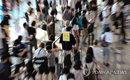 거리두기 안내판은 있지만..
