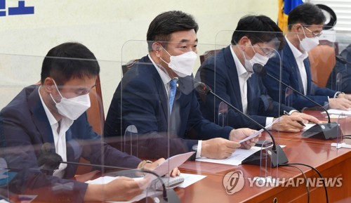정책조정회의에서 발언하는 윤호중 원내대표