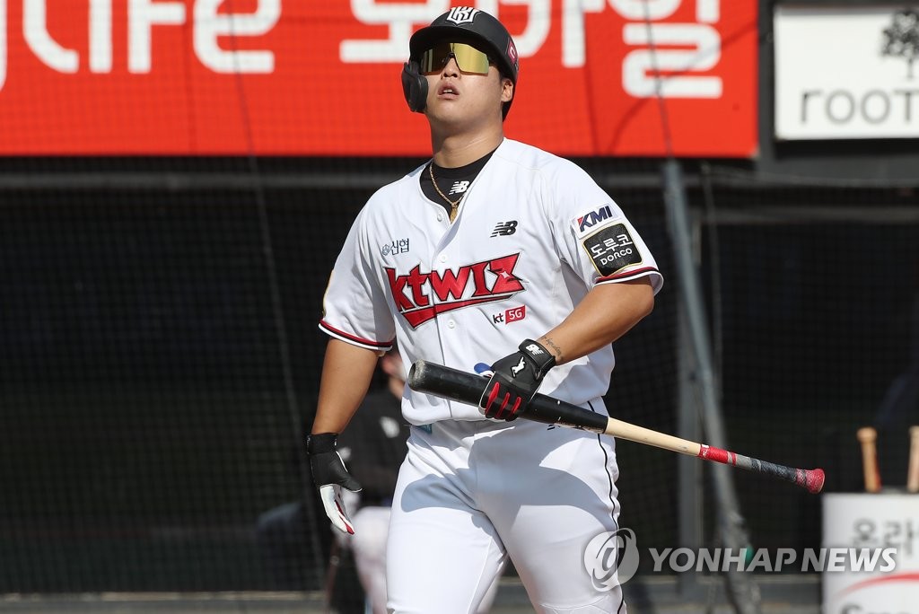 In this file photo from Sept. 12, 2021, Kang Baek-ho of the KT Wiz reacts after striking out against the SSG Landers in the bottom of the fourth inning of a Korea Baseball Organization regular season game at KT Wiz Park in Suwon, 45 kilometers south of Seoul. (Yonhap)