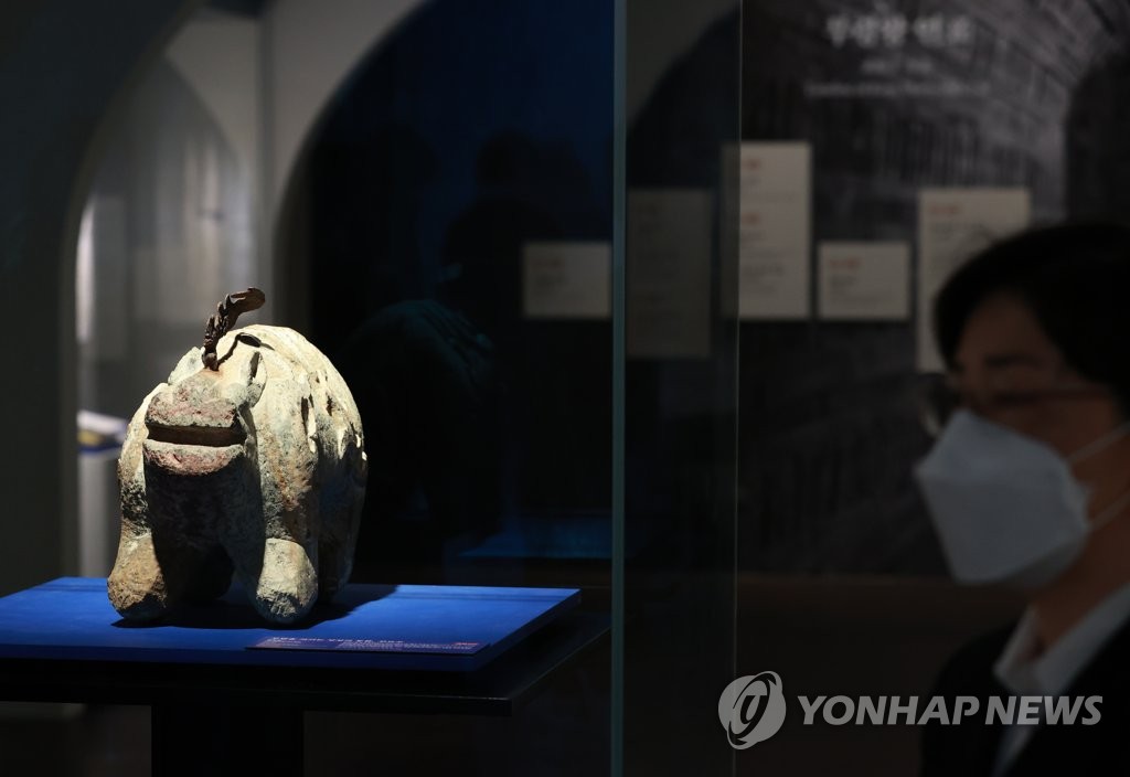 무덤을 지키는 상상의 동물 '진묘수'