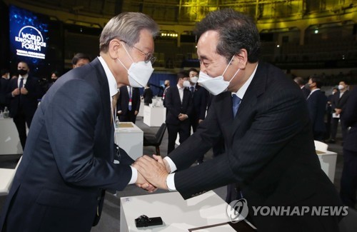인사나누는 이재명 이낙연