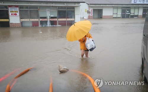 태풍 찬투에 제주 물바다