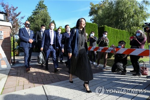 전자발찌 찬 채 캐나다 법원 향하는 화웨이 멍완저우