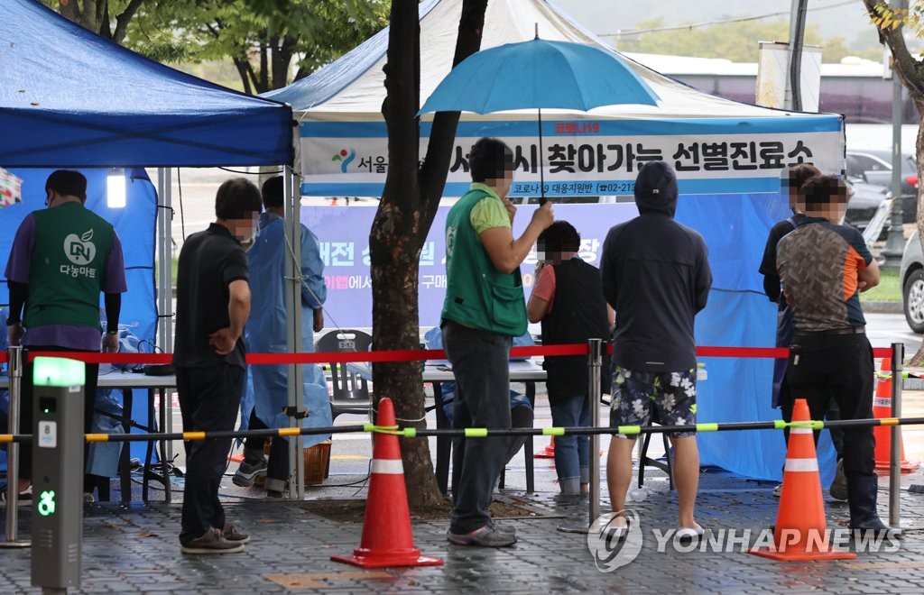 마포농수산물시장에 설치된 찾아가는 선별검사소