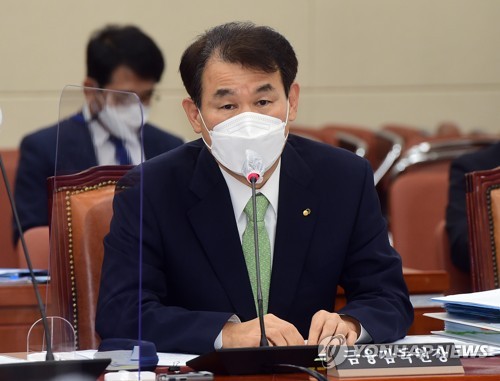 답변하는 정은보 금융감독원장