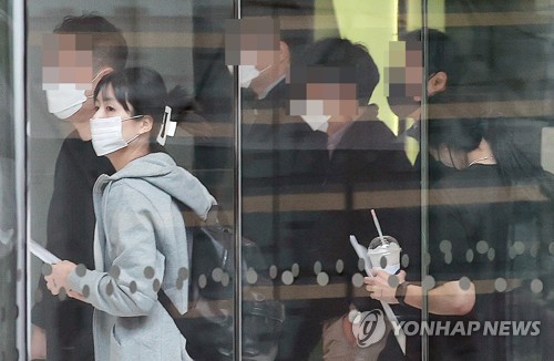 그리스 비자 인터뷰 가는 이재영-다영 자매