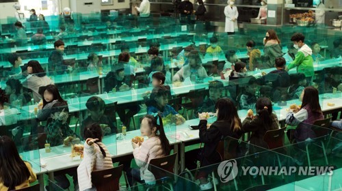 점심은 빵과 도시락