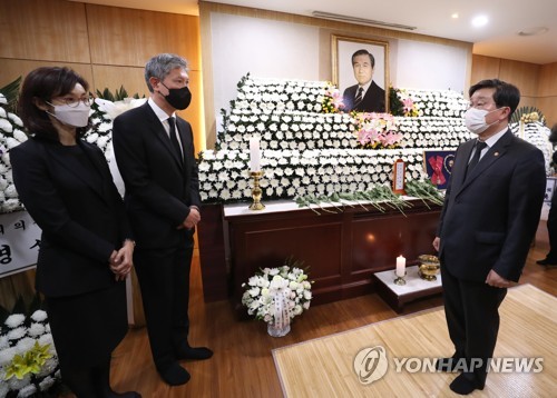 노태우 전 대통령 조문 마친 전해철 행안부 장관