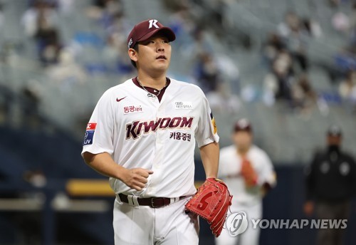 키움 정찬헌, 5회까지 호투