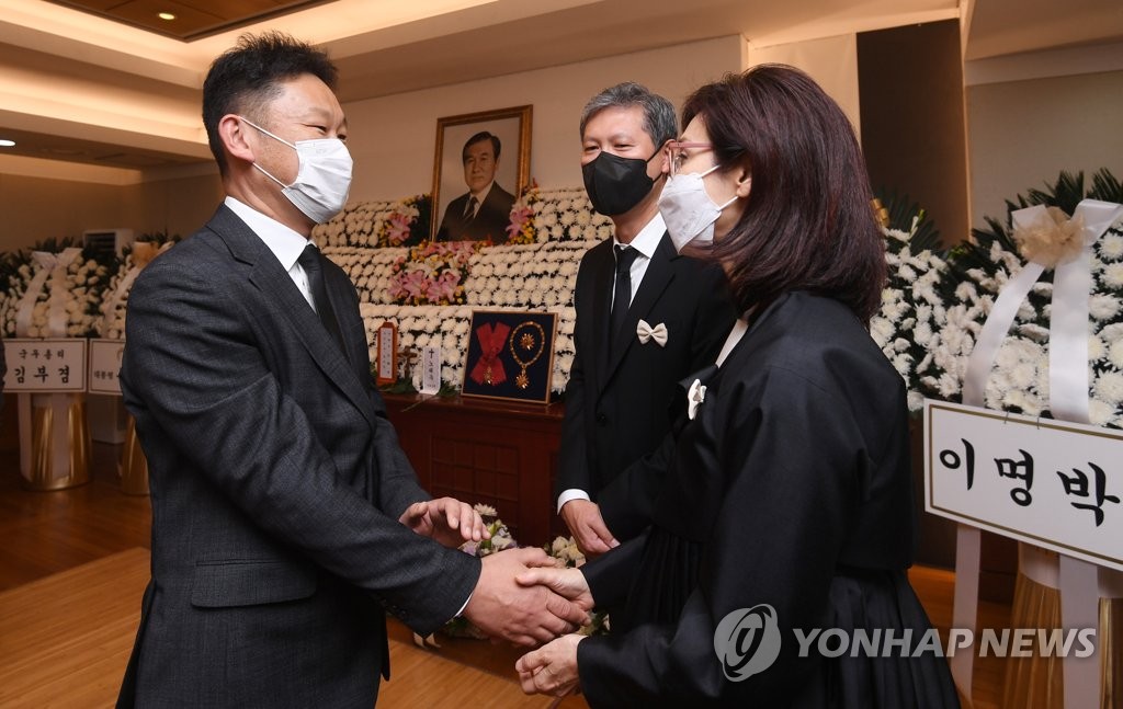 빈소 찾은 곽상언 변호사