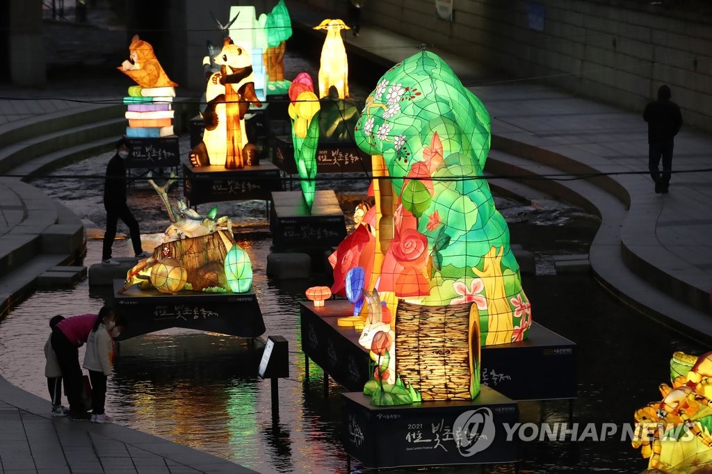 83개 등불로 밝히는 '청계천 힐링숲'…열흘간 서울빛초롱축제
