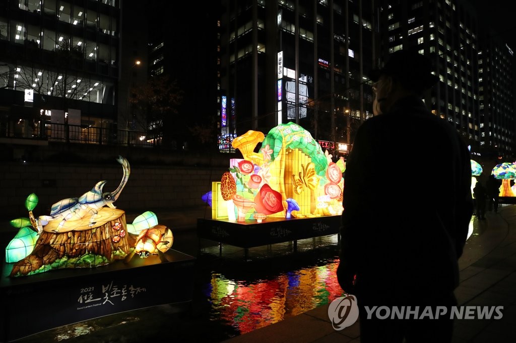 83개 등불로 밝히는 '청계천 힐링숲'