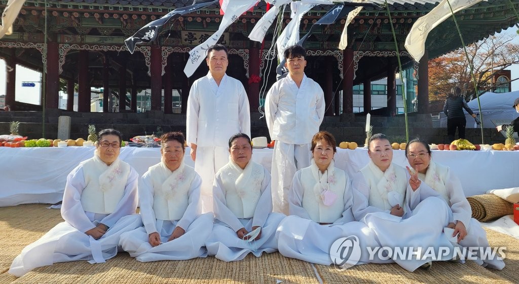 제주큰굿보존회 회원들
