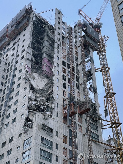 광주서 공사 중 고층아파트 구조물 붕괴